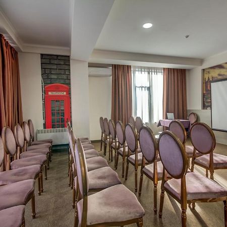 Hotel Bridges Bishkek Exterior foto