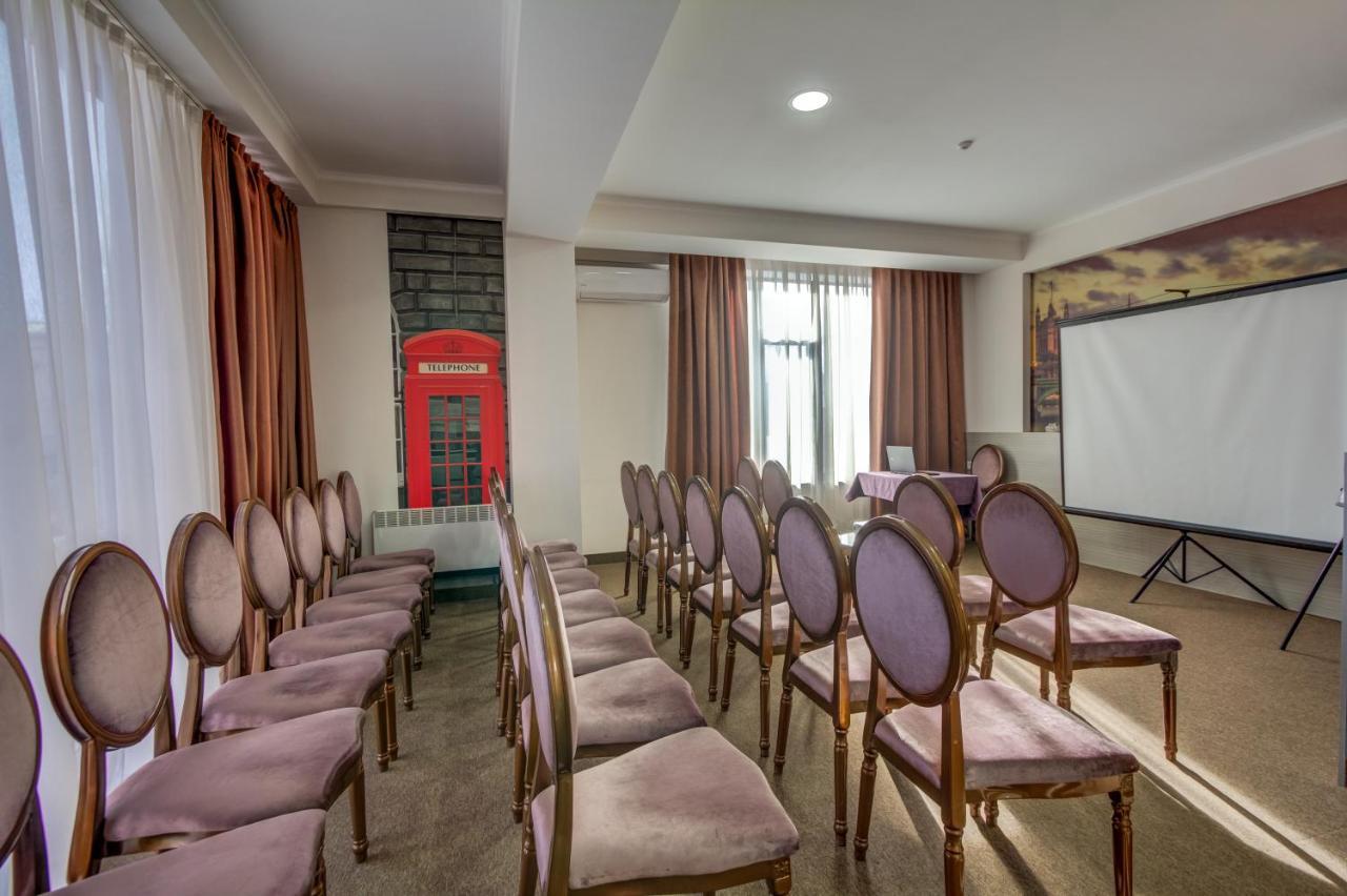 Hotel Bridges Bishkek Exterior foto