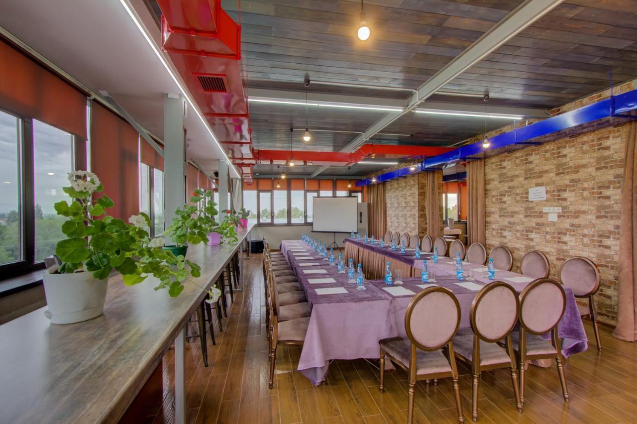 Hotel Bridges Bishkek Exterior foto